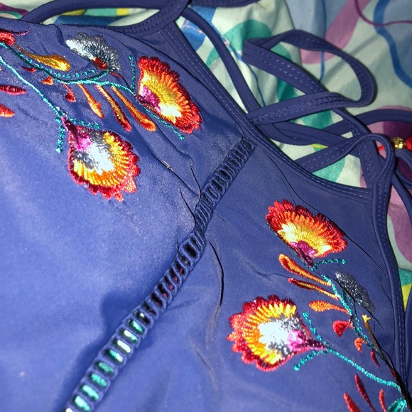 Pretty Bikini - Picture 2 of 3